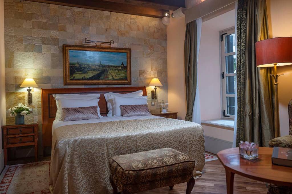 The Pucić Palace in Dubrovnik bedroom